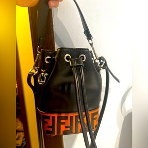 Cute little purse barely used very good leather and condition